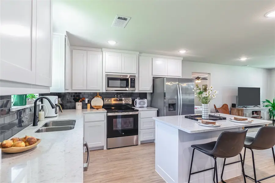 7020 Madaline Court, Azle, TX 76020 - #3