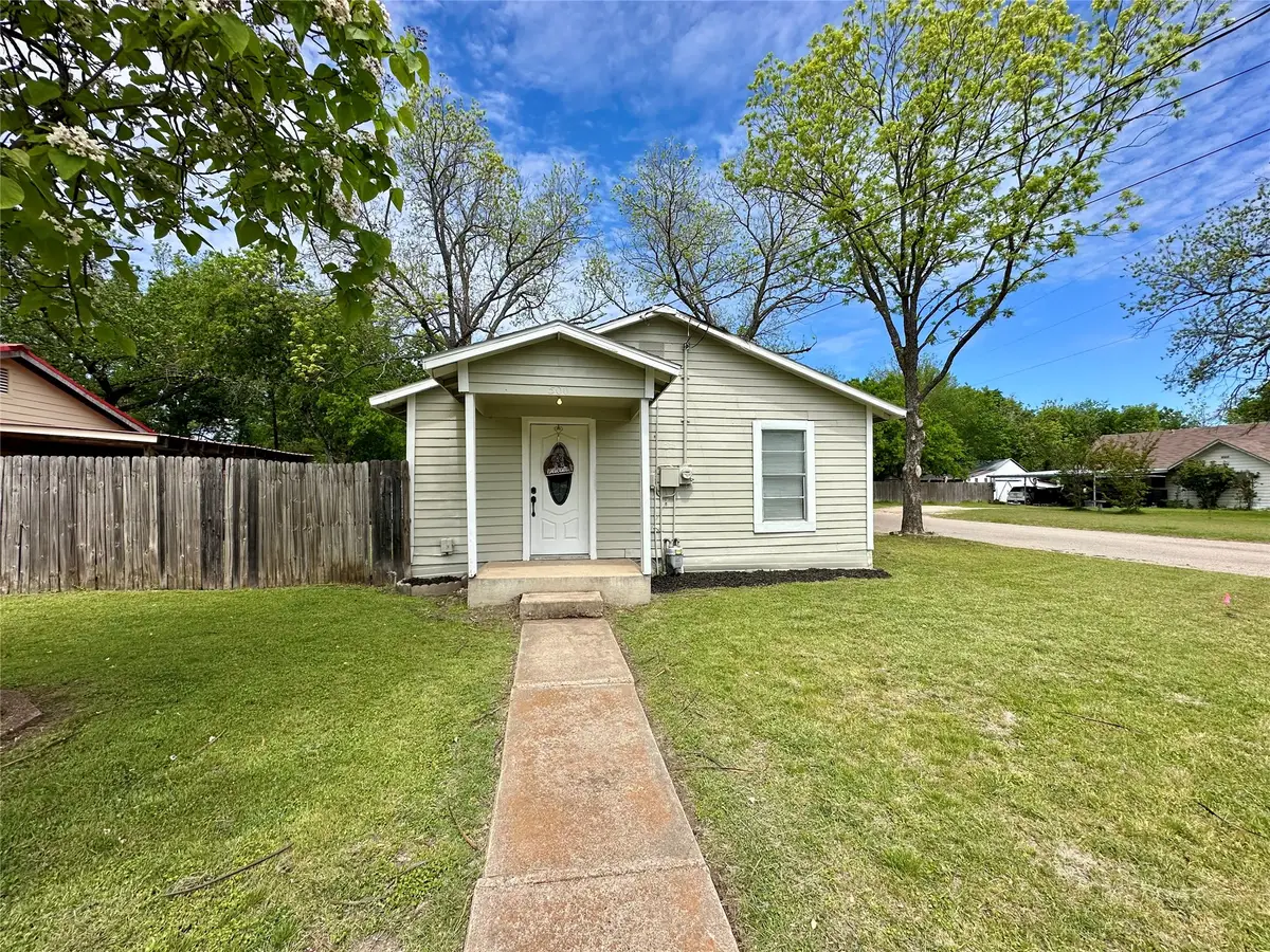 500 W Lone Star Avenue, Cleburne, TX 76033 - #1