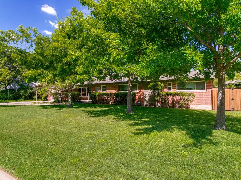 810 S Jefferson Street, Irving, TX 75060 - #1