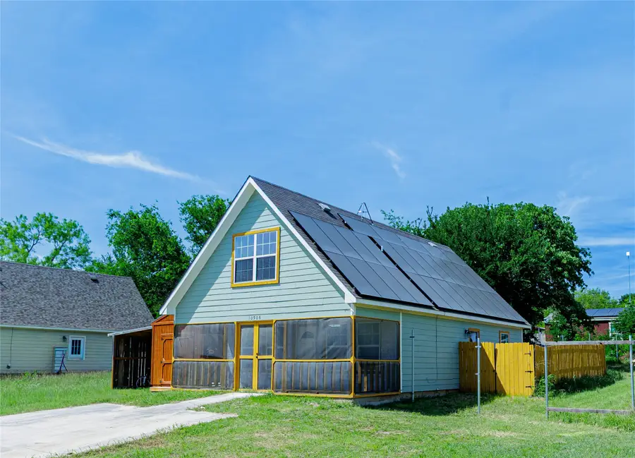10906 Shady Oaks Drive, Runaway Bay, TX 76426 - #2