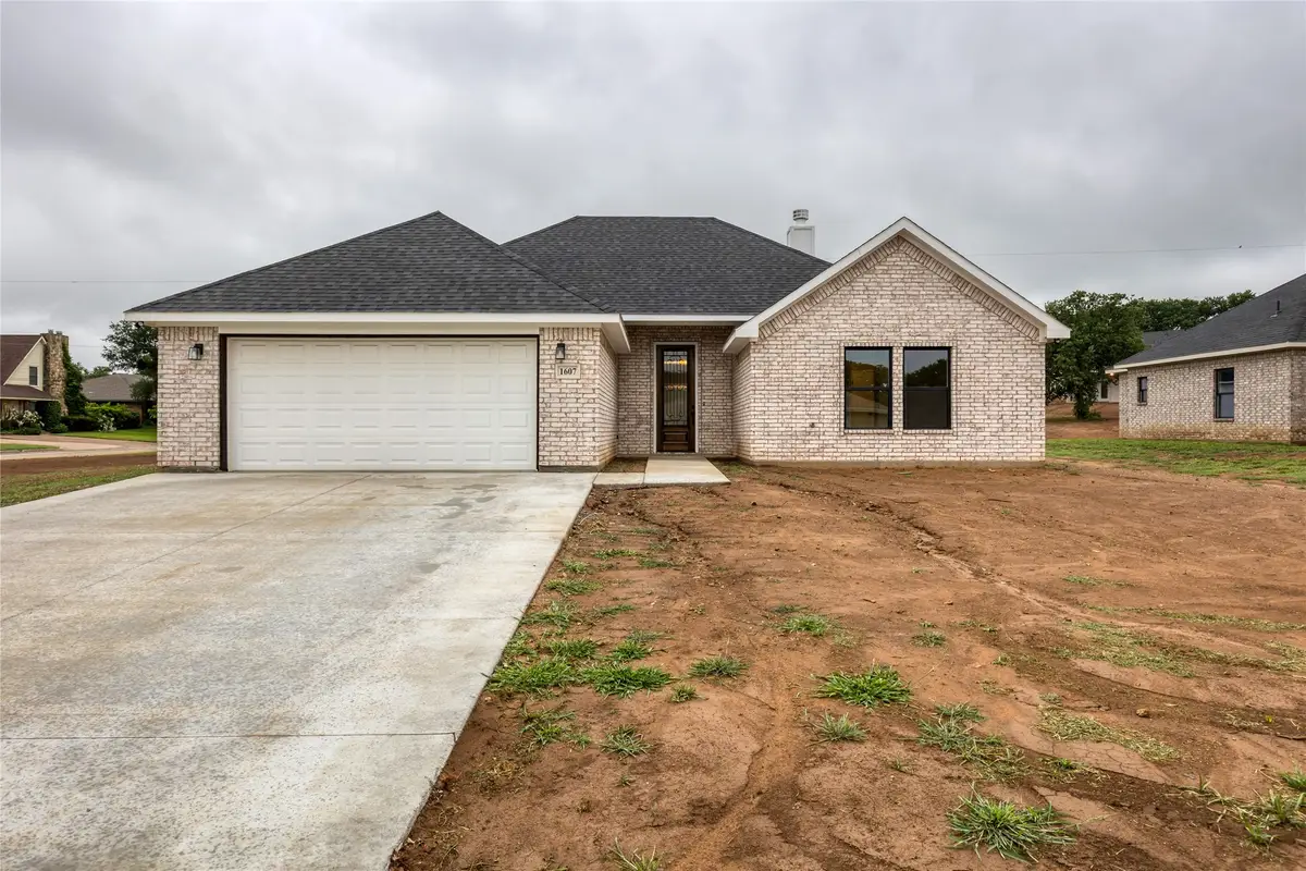 1607 W College Street, Jacksboro, TX 76458 - #1