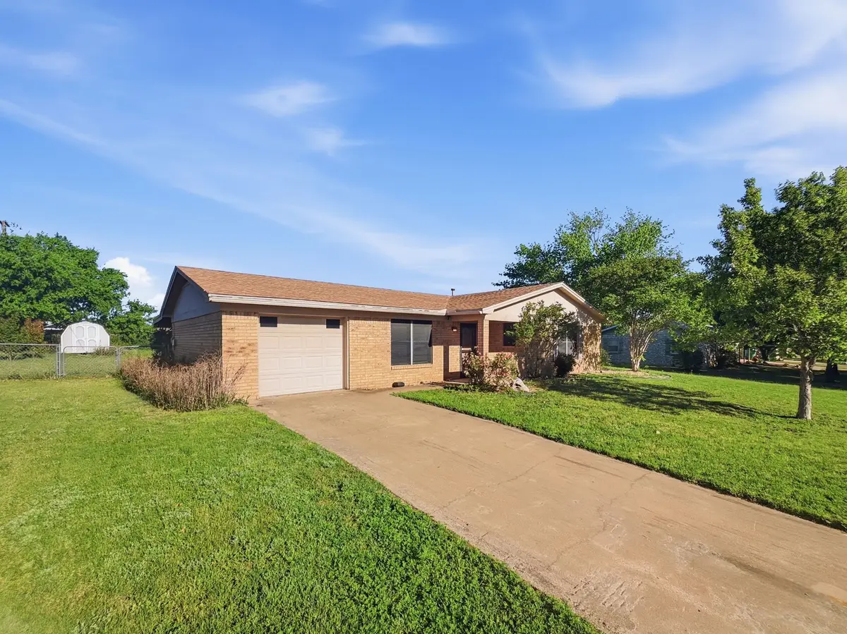 512 S Williams Street, Hamilton, TX 76531 - #1