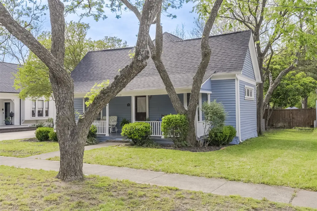 209 Williams Street, Waxahachie, TX 75165 - #1