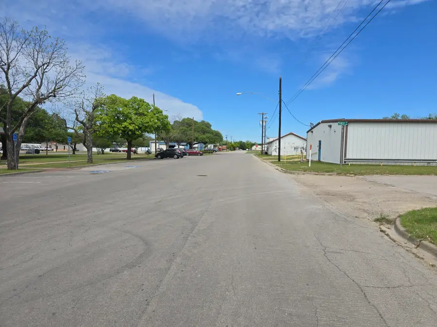 811 Hillsboro Street, Cleburne, TX 76033 - #2