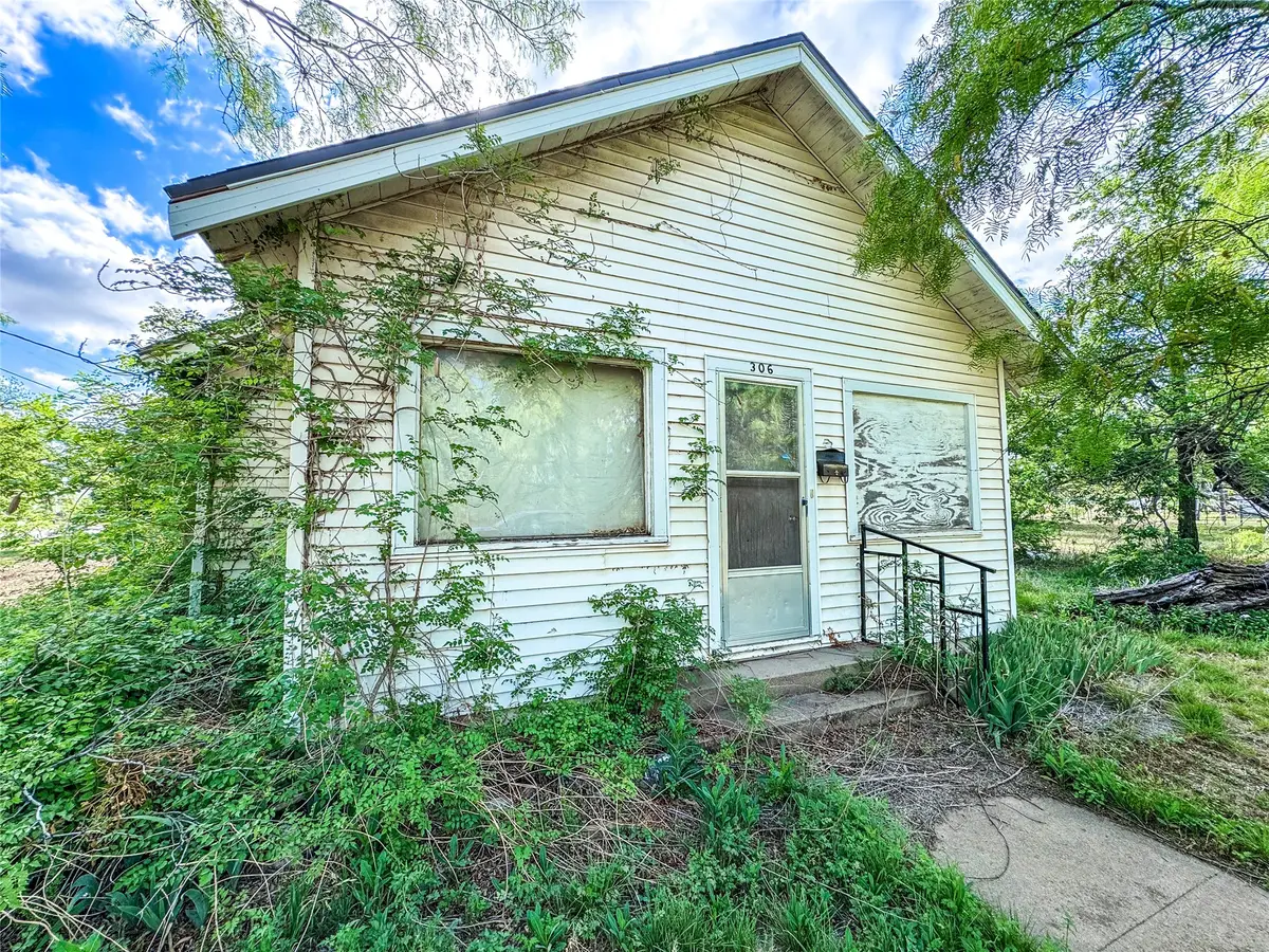 306 N Avenue C, Haskell, TX 79521 - #1