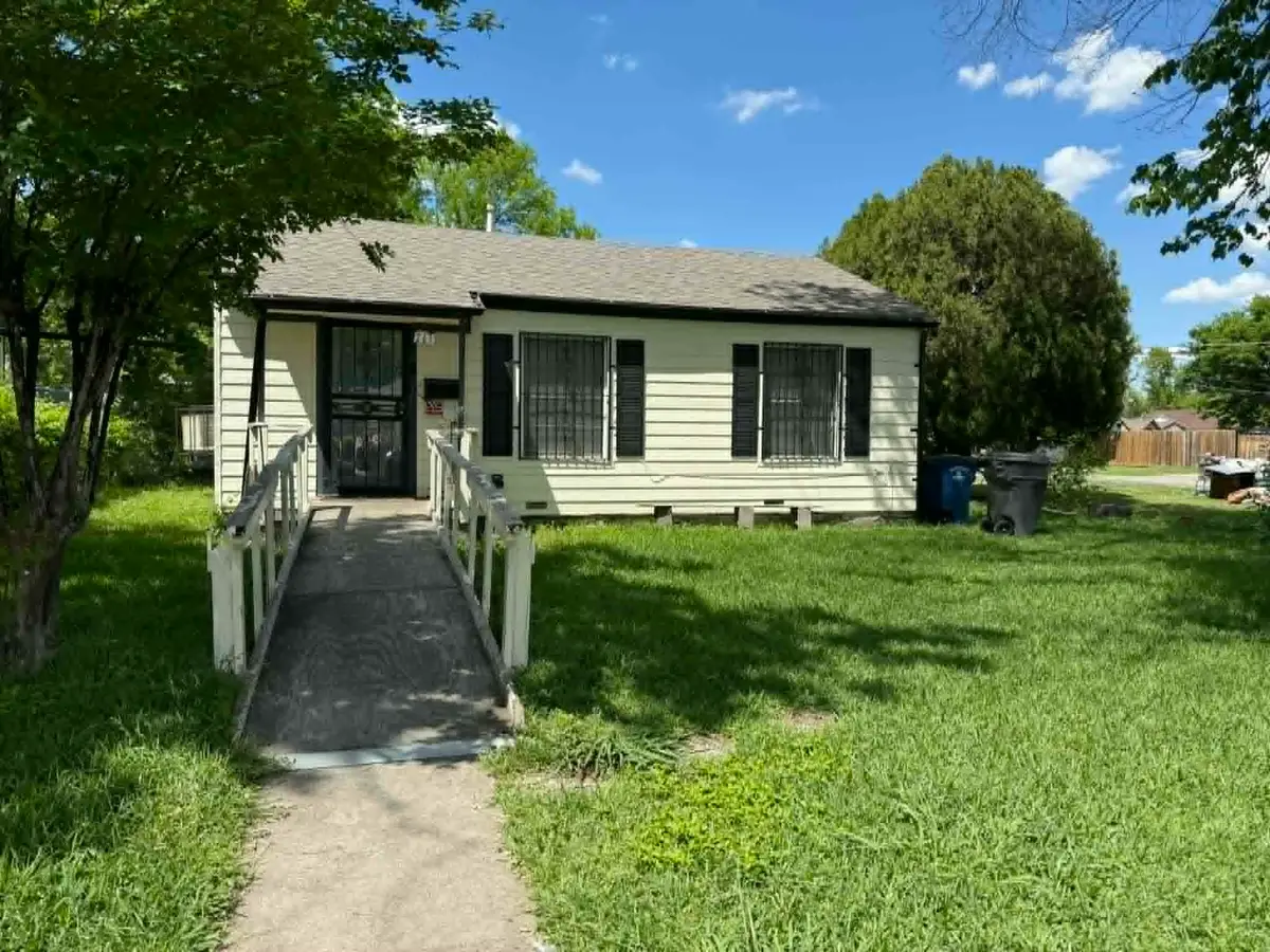 2671 Moffatt Avenue, Dallas, TX 75216 - #1