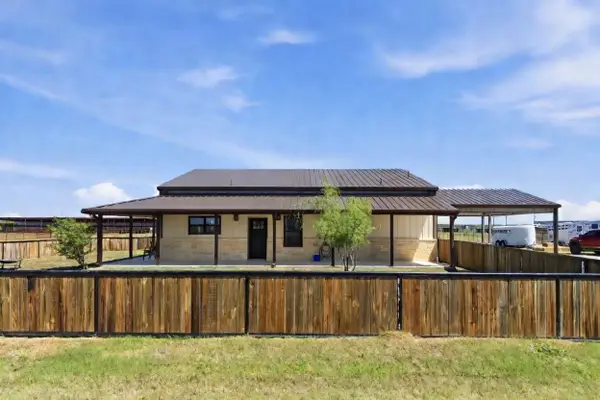 335 Meadow Bend Circle, Stephenville, TX 76401