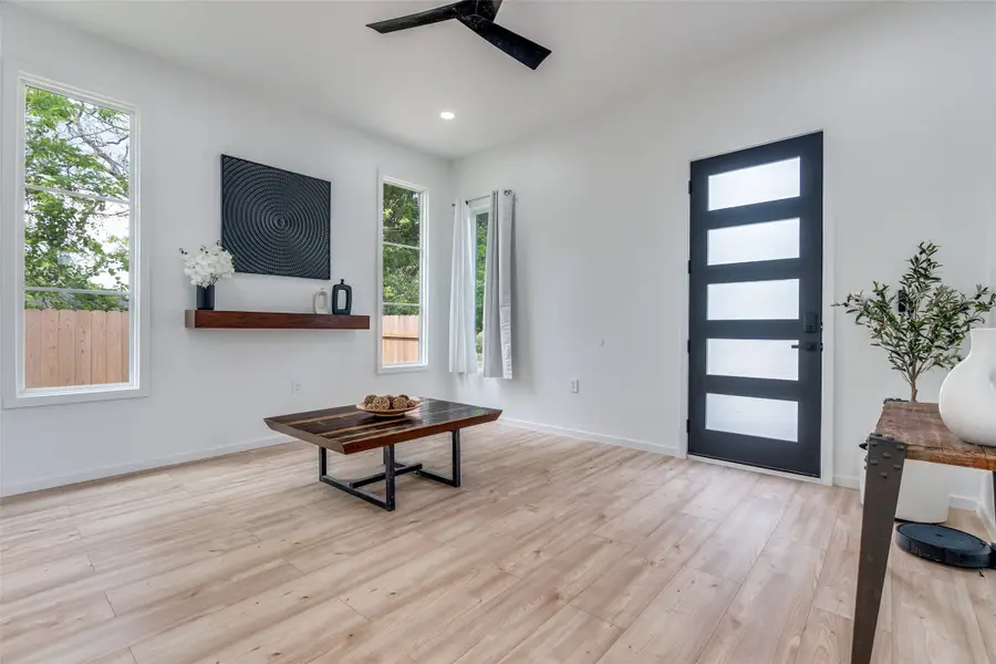 3608 Metropolitan Avenue, Dallas, TX 75210 - #3