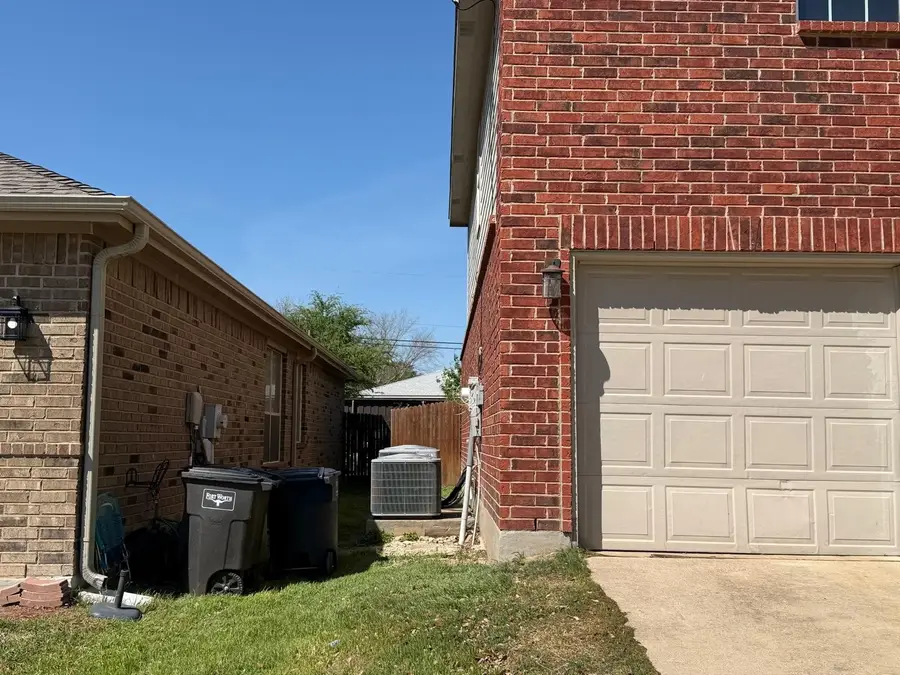 10400 Wagon Rut Court, Fort Worth, TX 76108 - #2