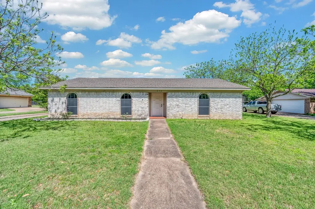 216 Texas Avenue, Hewitt, TX 76643 - #1