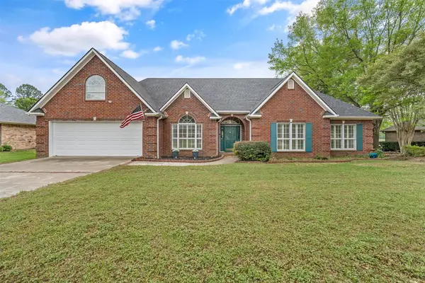 233 Lakeside Place, Mineola, TX 75773