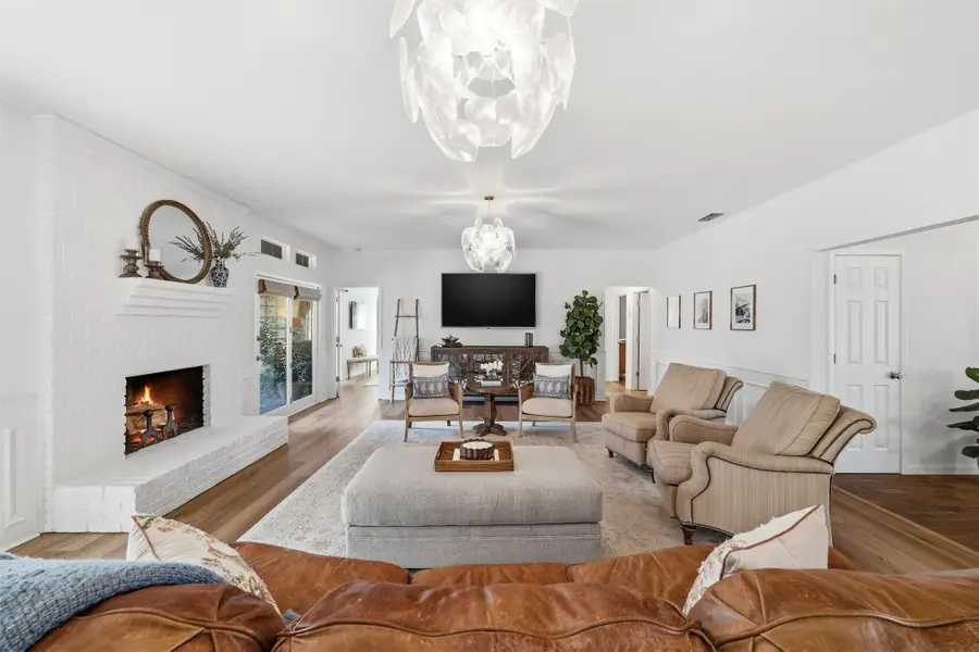 2700 Oak Trail Court, Dalworthington Gardens, TX 76016 - #2