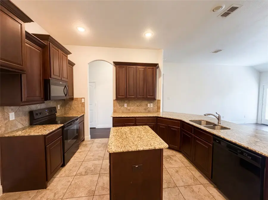 3717 Dutch Iris Lane, Forest Hill, TX 76140 - #2