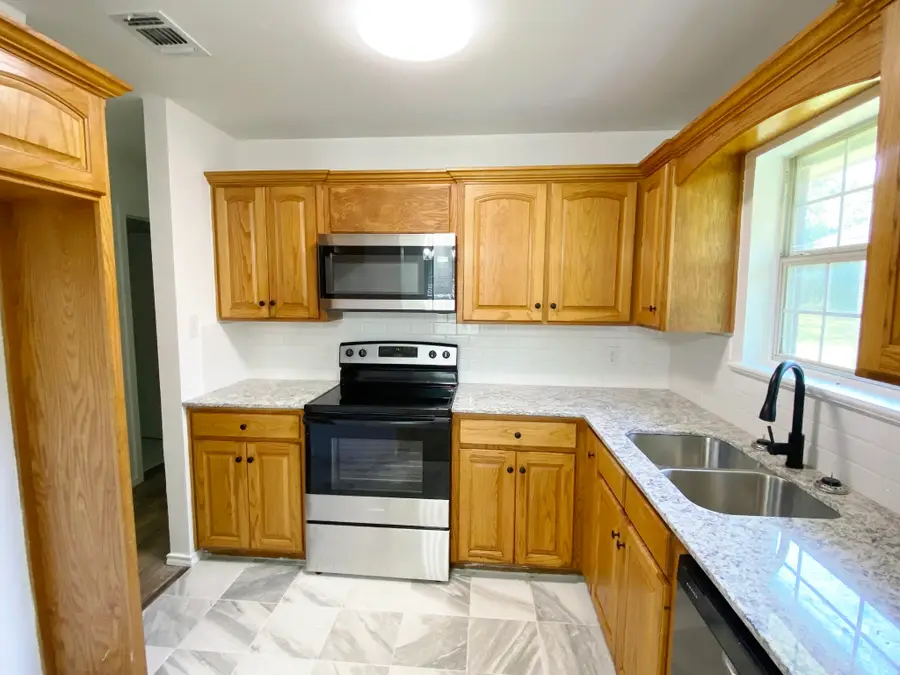 501 Red Springs Avenue, Mount Pleasant, TX 75455 - #3