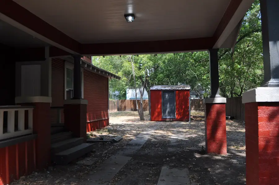 708 N Mckinney Street, Ennis, TX 75119 - #3