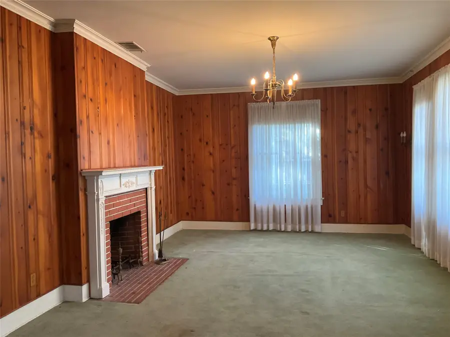 1303 W 3rd Avenue, Corsicana, TX 75110 - #3