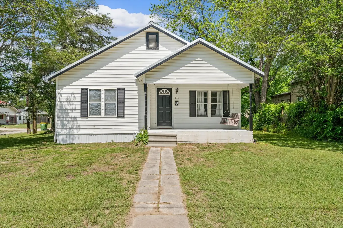 511 W Navasota Street, Groesbeck, TX 76642 - #1