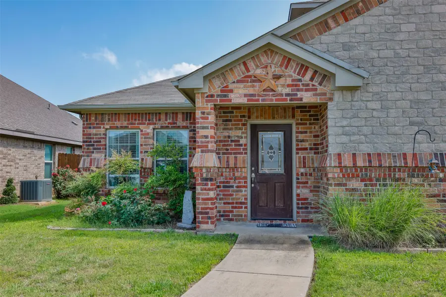 1800 Silver Oaks Drive, Gainesville, TX 76240 - #2