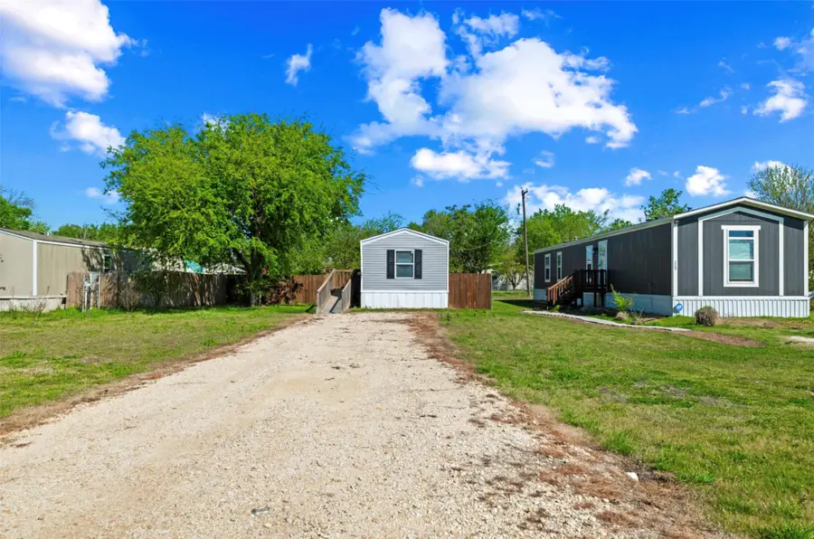 205 E Park Street, Frost, TX 76641 - #3