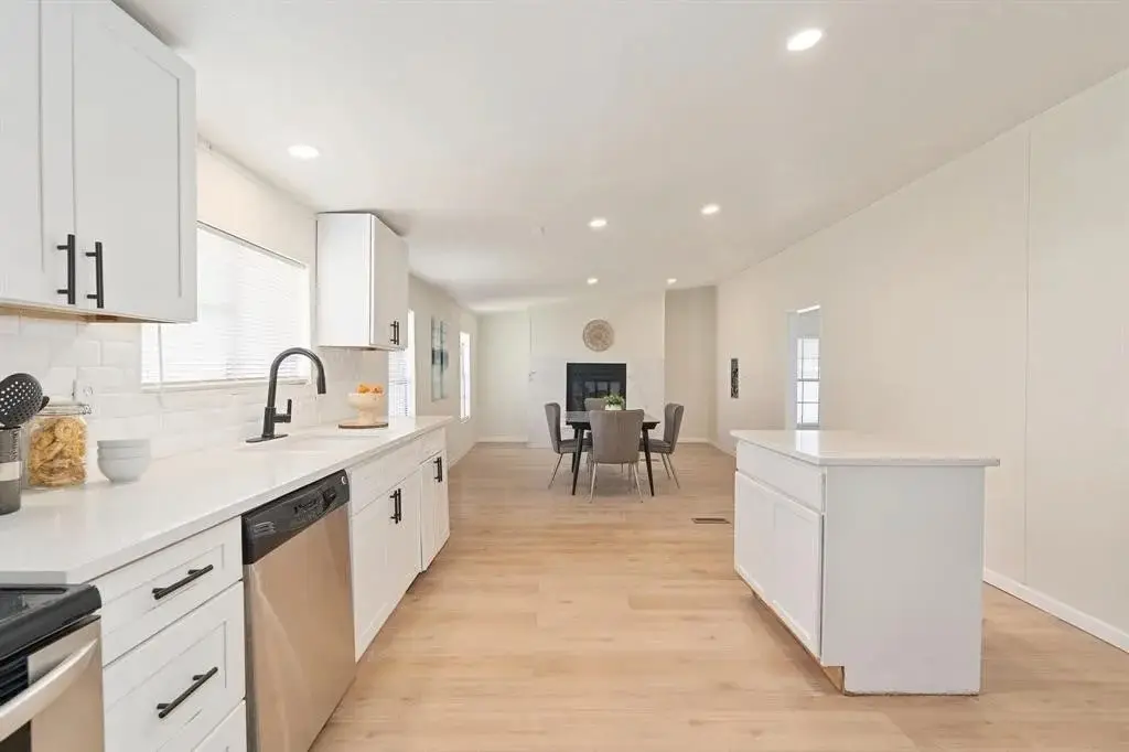 715 Comanche Cove Drive, Granbury, TX 76048 - #1