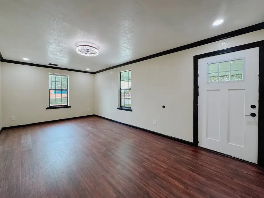 1112 E 13th Avenue, Corsicana, TX 75110 - #2