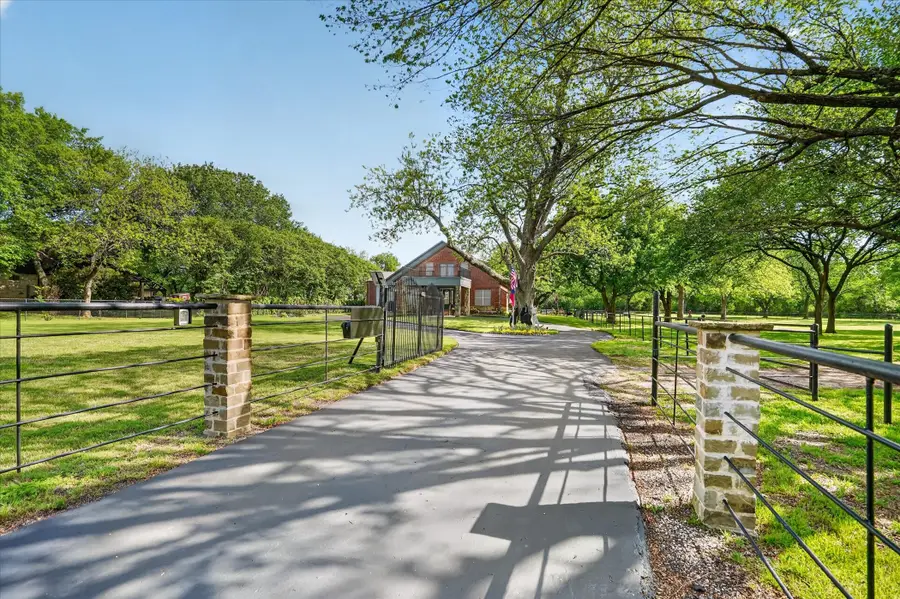 1290 Fox Lane, Burleson, TX 76028 - #2