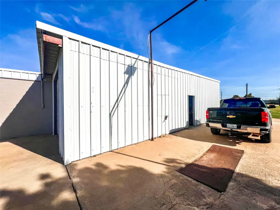 704 N 1st, Haskell, TX 79521 - #3