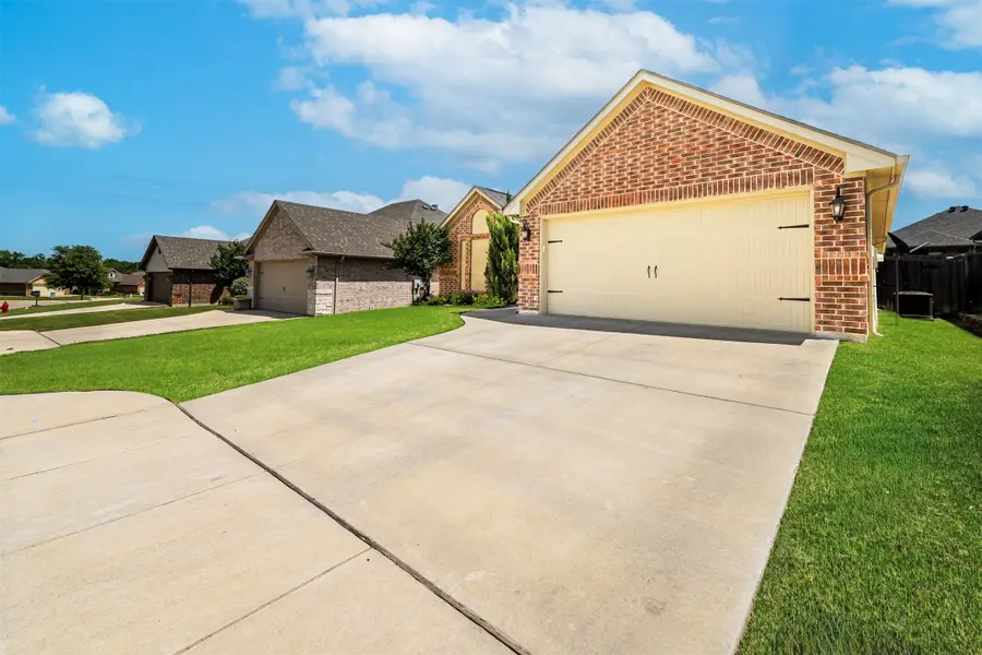 1905 Town Creek Circle, Weatherford, TX 76086 - #3