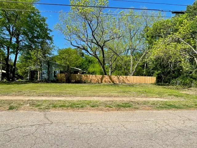 1011 E Houston Street, Paris, TX 75460 - #2