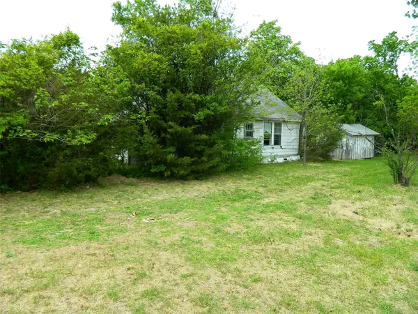 402 W Fannin Street, Leonard, TX 75452