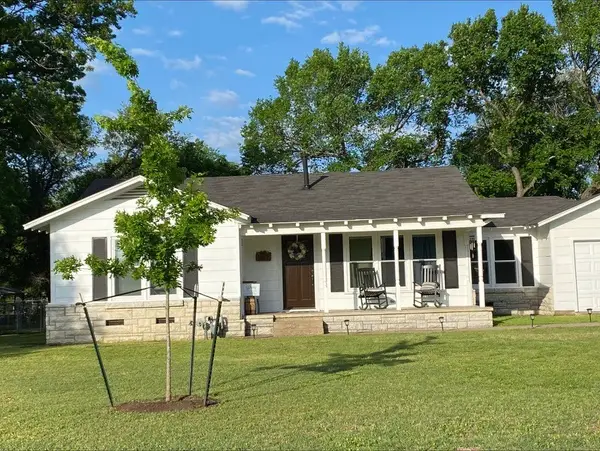 907 N Magnolia Avenue, Hubbard, TX 76648