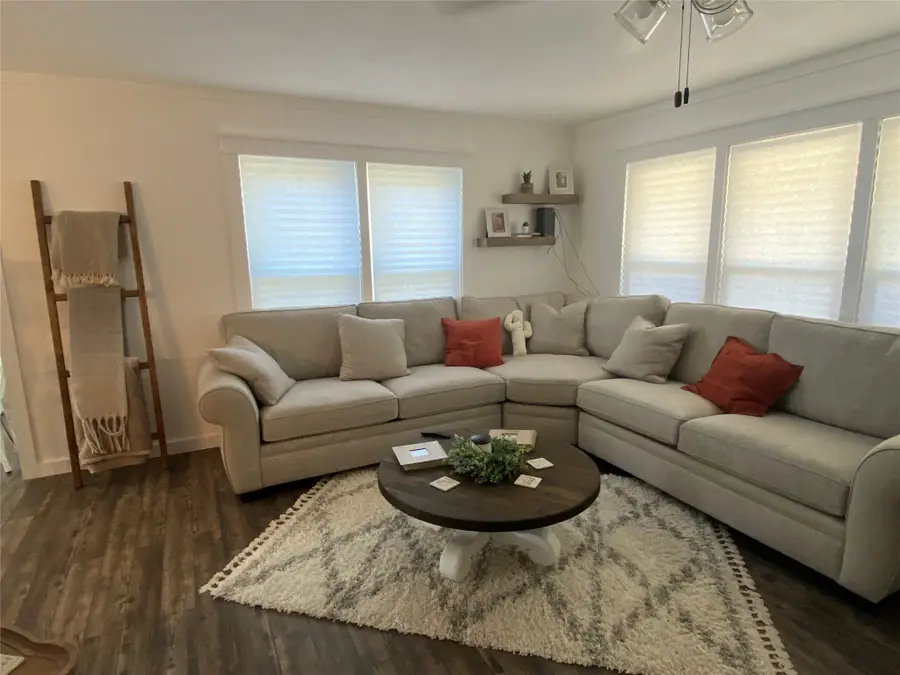 907 N Magnolia Avenue, Hubbard, TX 76648 - #3