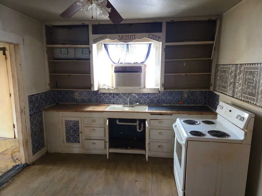 226 W Texas Street, Denison, TX 75020 - #2