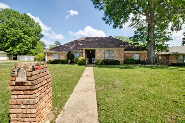 902 Kingsbury Court, Longview, TX 75604