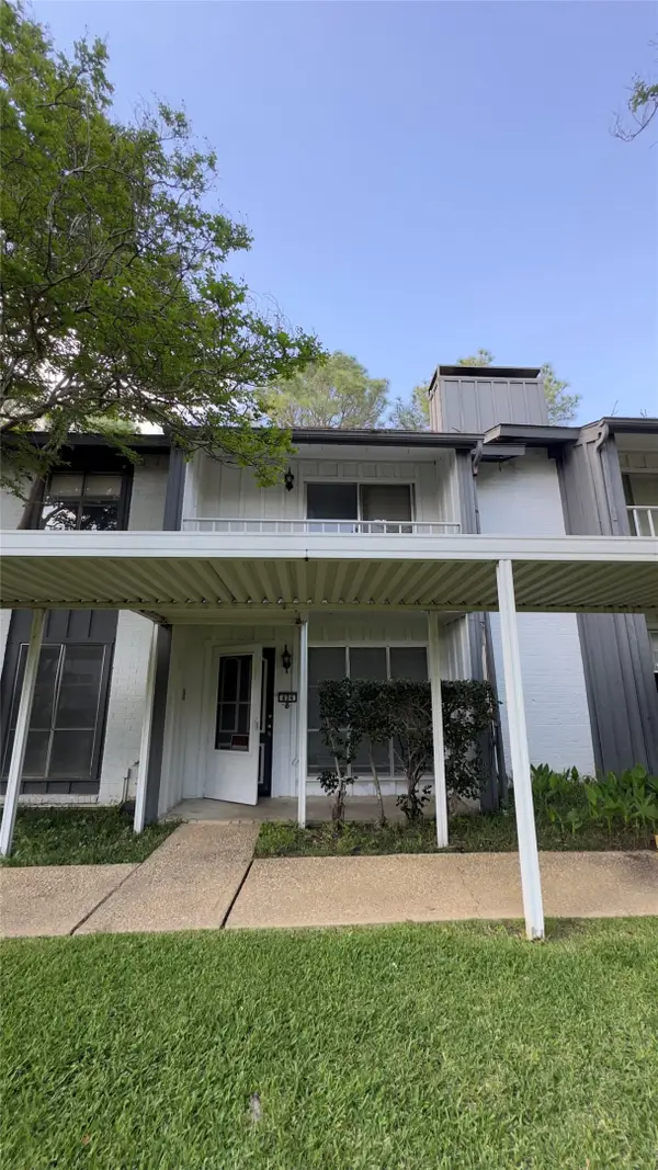 404 Hollyhill Lane #404, Denton, TX 76205