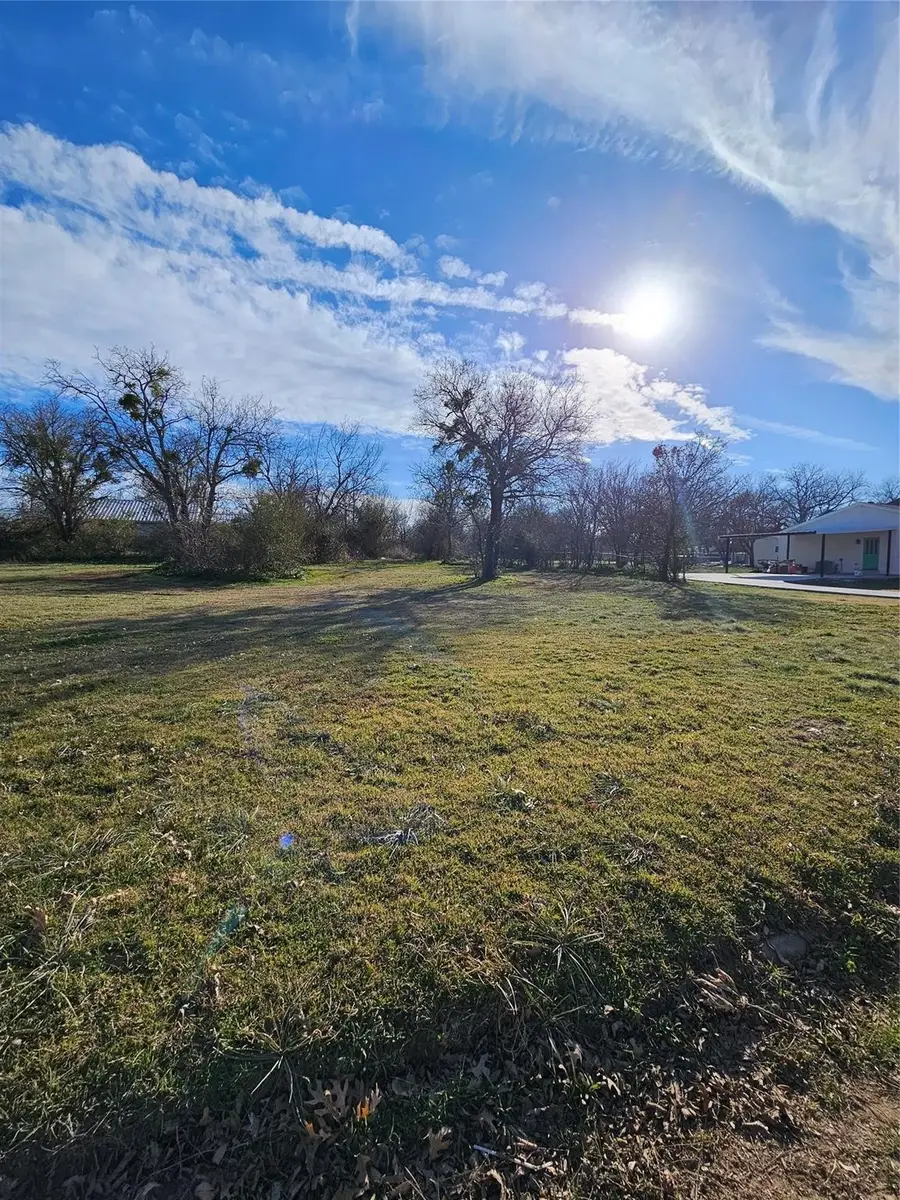 607 W Live Oak Street, Jacksboro, TX 76458 - #3