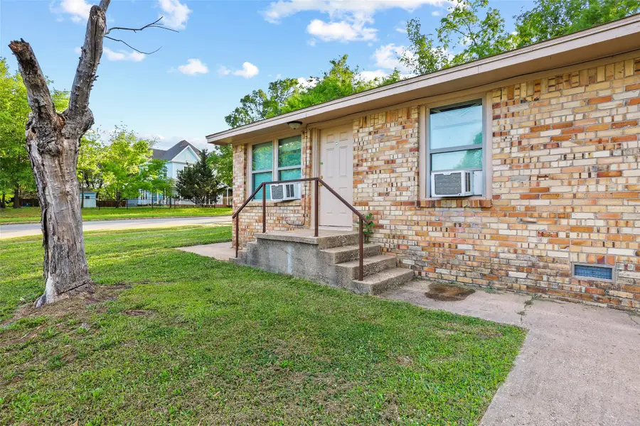 701 W Hull Street #101-2, Denison, TX 75020 - #2