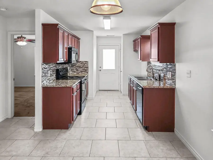 821-823 E College Avenue, Princeton, TX 75407 - #3