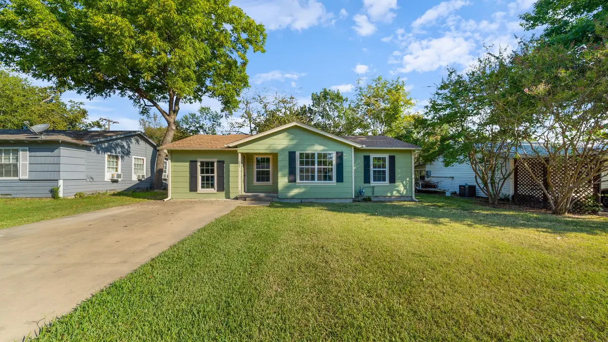 205 E 7th Street, Kaufman, TX 75142 - #1