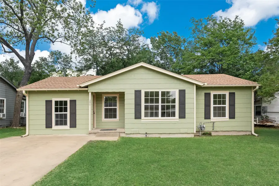 205 E 7th Street, Kaufman, TX 75142 - #2