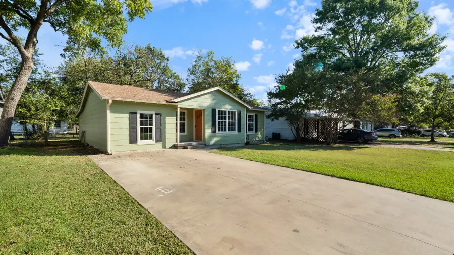 205 E 7th Street, Kaufman, TX 75142 - #3