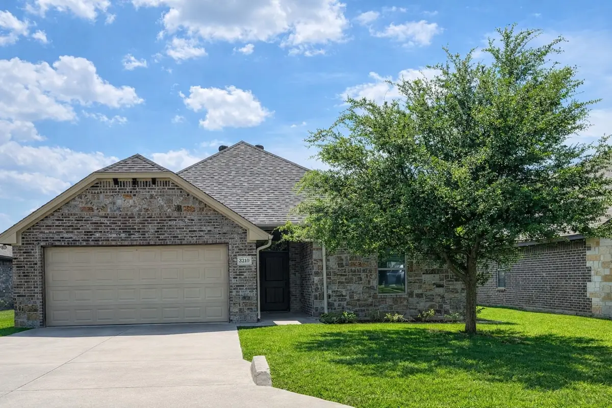 3210 Main Street, Granbury, TX 76049 - #1