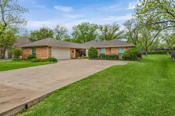 8902 Woodlawn Drive, Granbury, TX 76049