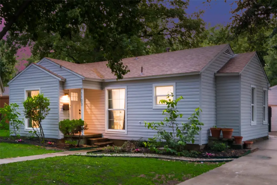 1103 W Russell Avenue, Carrollton, TX 75006 - #2