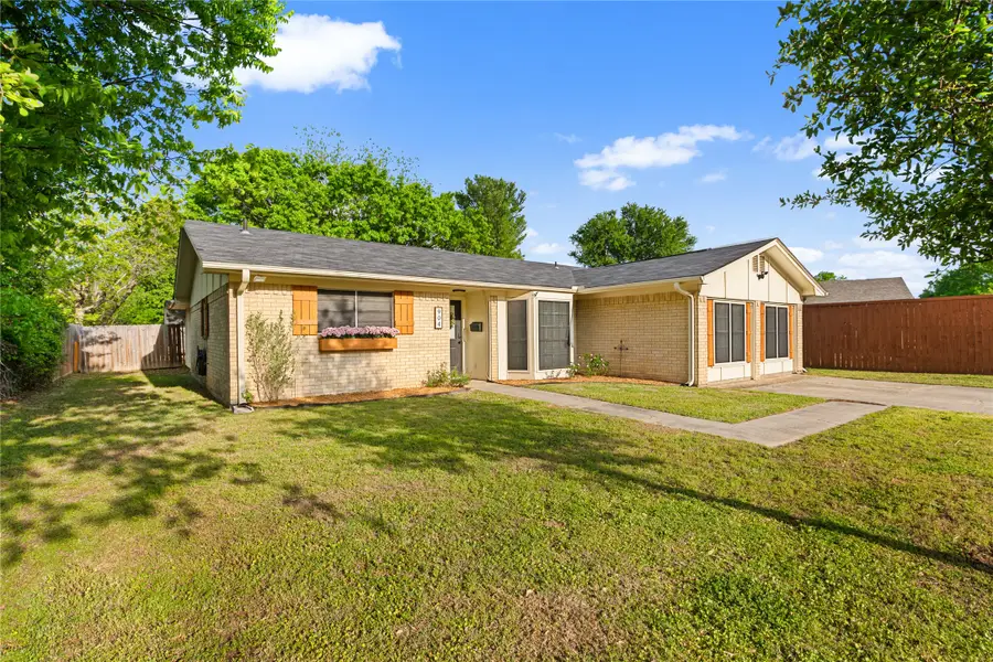 904 Kent Drive, Gainesville, TX 76240 - #2