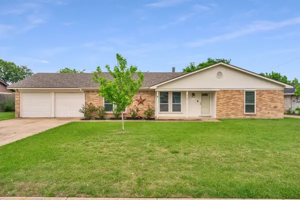 445 Parkridge Boulevard, Burleson, TX 76028