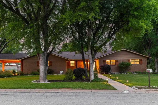 1700 16th Street, Brownwood, TX 76801