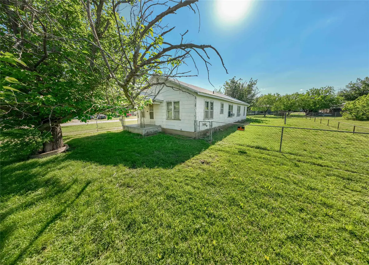 701 N Shelton Street, Breckenridge, TX 76424 - #1