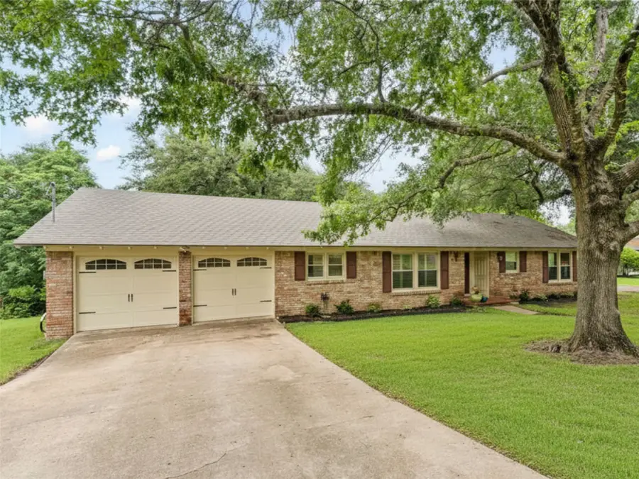 2325 Wooded Acres, Waco, TX 76710 - #2
