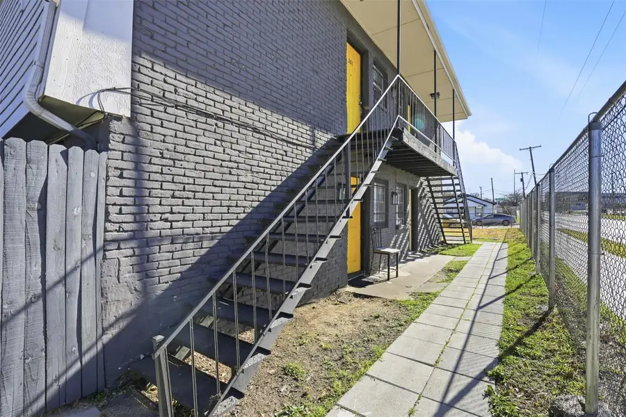 901 Bessie Street, Fort Worth, TX 76104 - #2